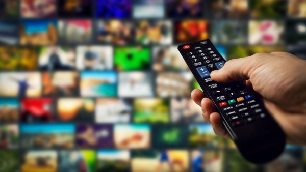 Televizyon kumandalarında 50’den fazla tuşla devam eden tasarım ısrarı ve dijital platformların reklam stratejisi
