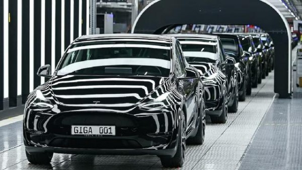 Tesla Berlin fabrikasında Model Y üretimi %25 artacak, 1000 yeni personel alınacak