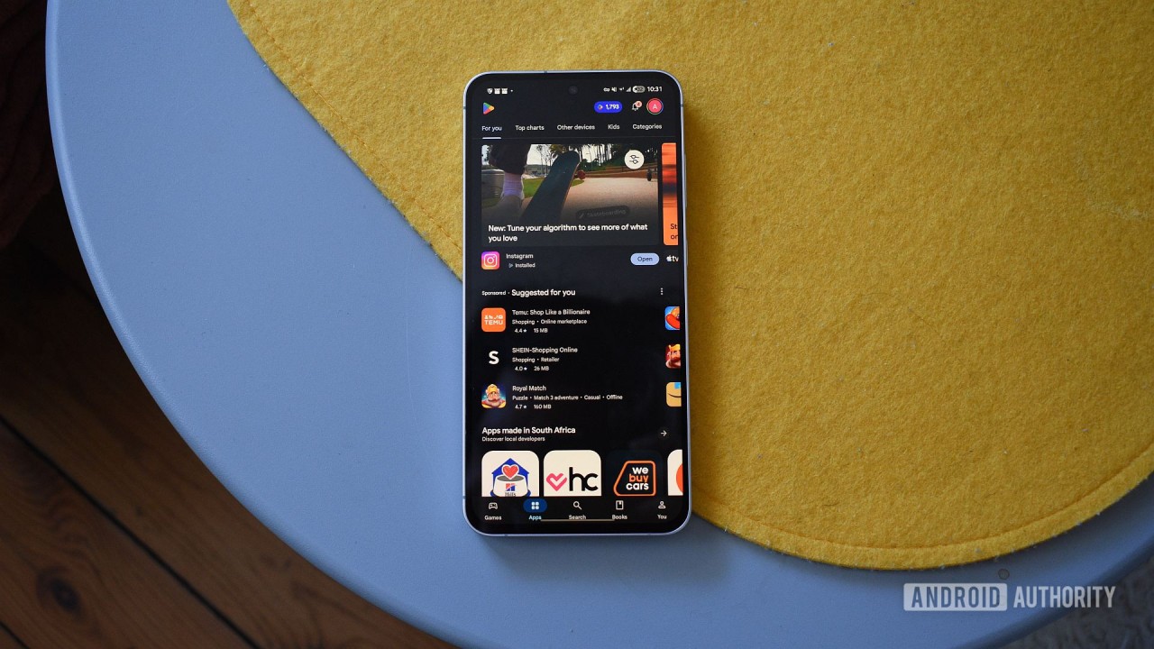 Google Play Store 52.1 güncellemesi performans ve yapay zeka etiketlemesi getiriyor
