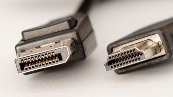 DisplayPort ve HDMI karşılaştırması: 48 Gbps HDMI 2.1 ve 80 Gbps DisplayPort 2.1 farkı