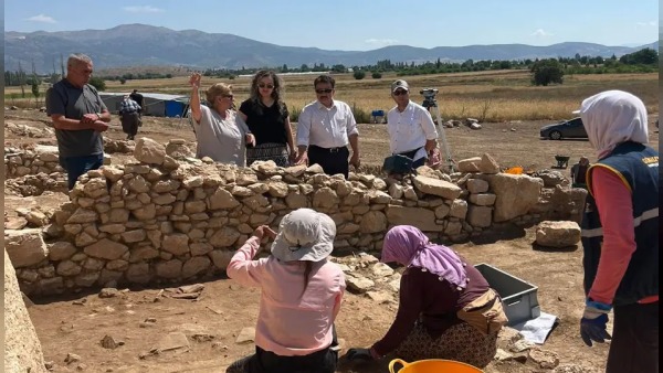 Isparta’da Seleukeia Sidera kazı alanı ziyaret edildi, bilimsel çalışma yerinde görüldü