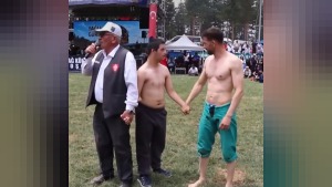 Erzurum’da Karakucak Güreşlerinde Ufuk Erdem’e er meydanı sürprizi