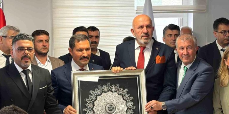 Hatay Valisi Masatlı, 6 Şubat sonrası Bakanlık ofislerini ziyaret etti