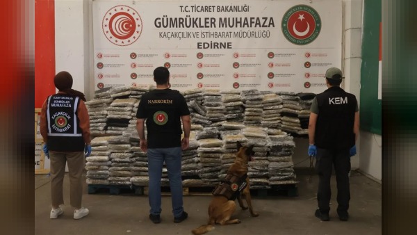 Kapıkule’de iki TIR’dan 1 ton 153 kilo uyuşturucu ele geçirildi