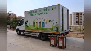 Kırıkkale Belediyesi Aile Sağlığı Merkezlerine atık ilaç kutusu yerleştiriyor