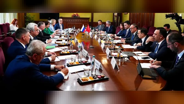 Kurum, Rusya temaslarında Husnullin, Fayzullin ve Edelgeriev ile görüştü