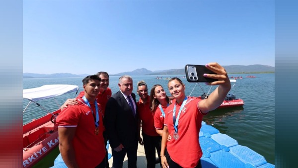 Bakan Bak Muğla’da spor tesislerini gezdi; Marmaris’e olimpik havuz müjdesi