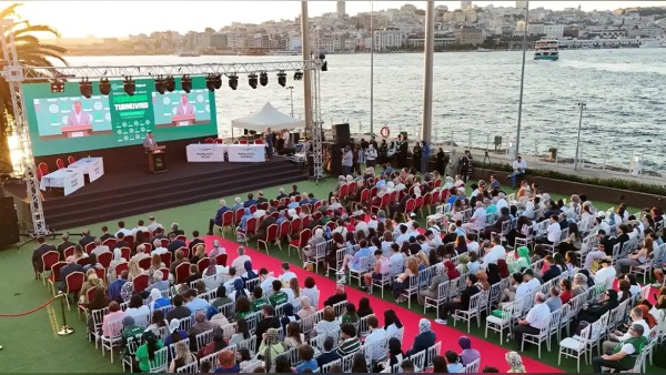 Yeşilay Münazara Türkiye Finali İstanbul’da sona erdi; gençler şampiyonluk için yarıştı
