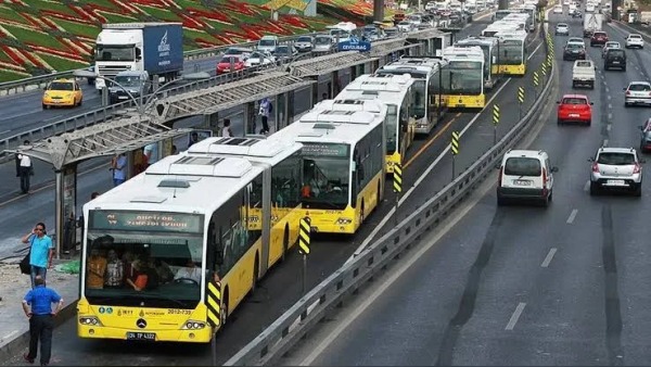 Metrobüste 03.00 sonrası Fatih Sultan Mehmet Köprüsü güzergahı