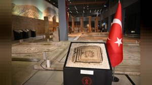 Çingene Kızı mozaiğinin 13’üncü paneli ABD’den iade edildi