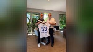 Rize’de Pazarspor Rasim Akar’ı ziyaret etti: Formayı hediye ettiler
