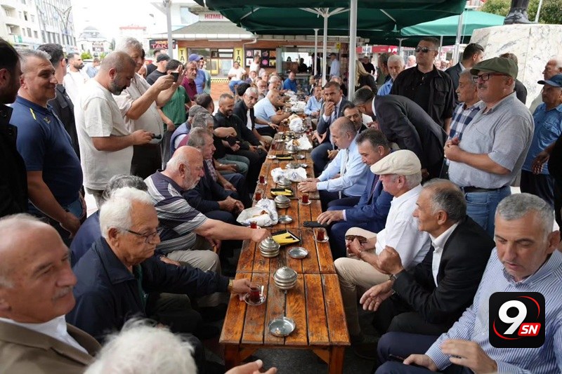 Ümit Özdağ Rize’nin Pazar ilçesinde esnafla ve vatandaşlarla görüştü 1