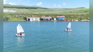 Kars’ta 32 sporcuyla Optimist Yelken eğitimi: Vali Polat yerinde takip etti