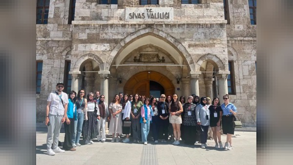 Sivas’ta “Dijital Gelecek Kampı”: Öğrenciler yapay zekâ ve proje geliştirdi