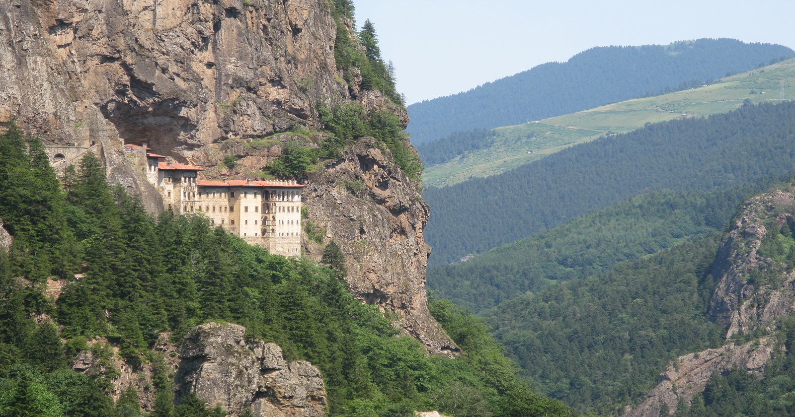 Trabzon Sümela manastırı manzara resmi