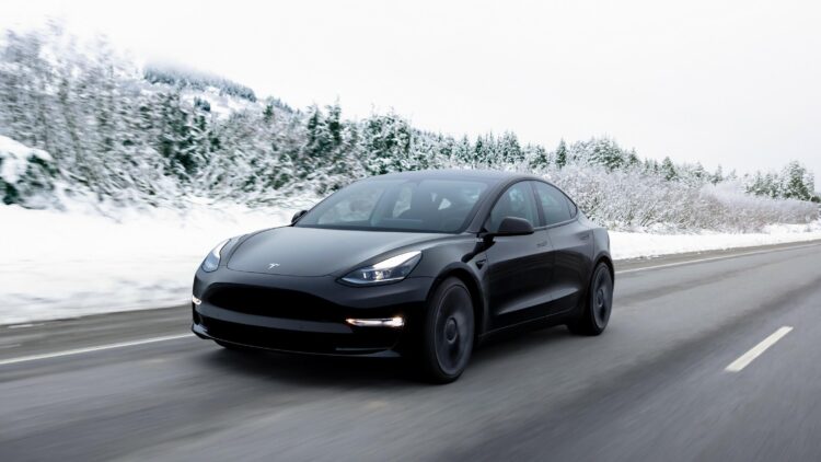 Tesla Model 3 Tanıtıldı: Kesinlikle Efsane!